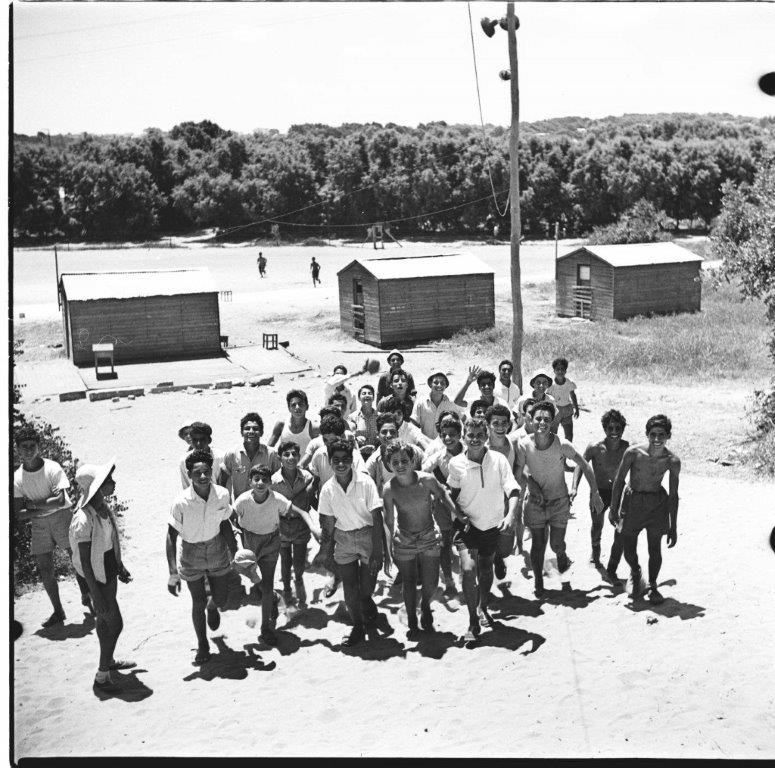 ילדי מעברת סקיה ב בטיול 1954