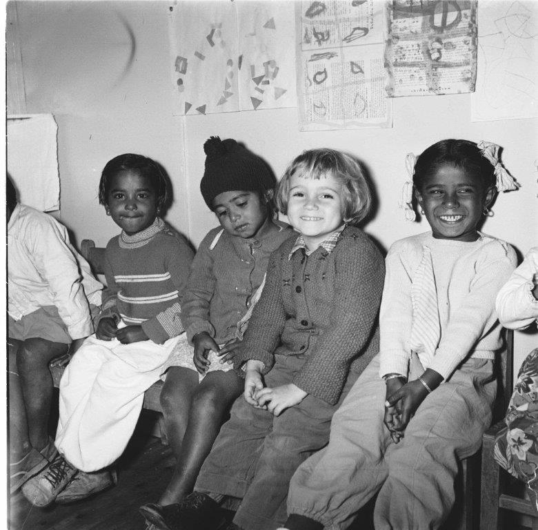 מיזוג גלויות ילדות במסילת ציון 1956