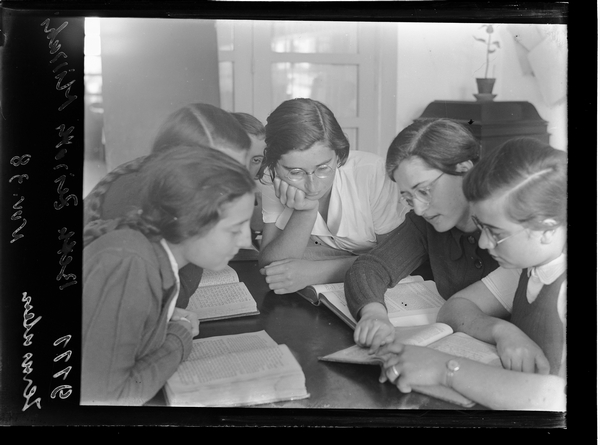 1321917 שיעור תנך בית צעירות מזרחי, ירושלים, 1938