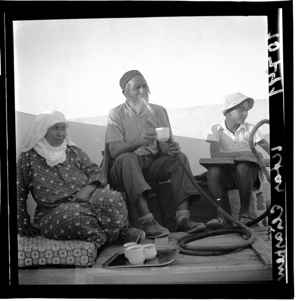 1342987 תימני מעשן נרגילה, מושב אלישיב, 1939
