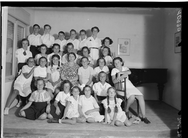 1343830 תמונה קבוצתית בית ספר למוסיקה - קונסרבטוריון, תל אביב, 1939